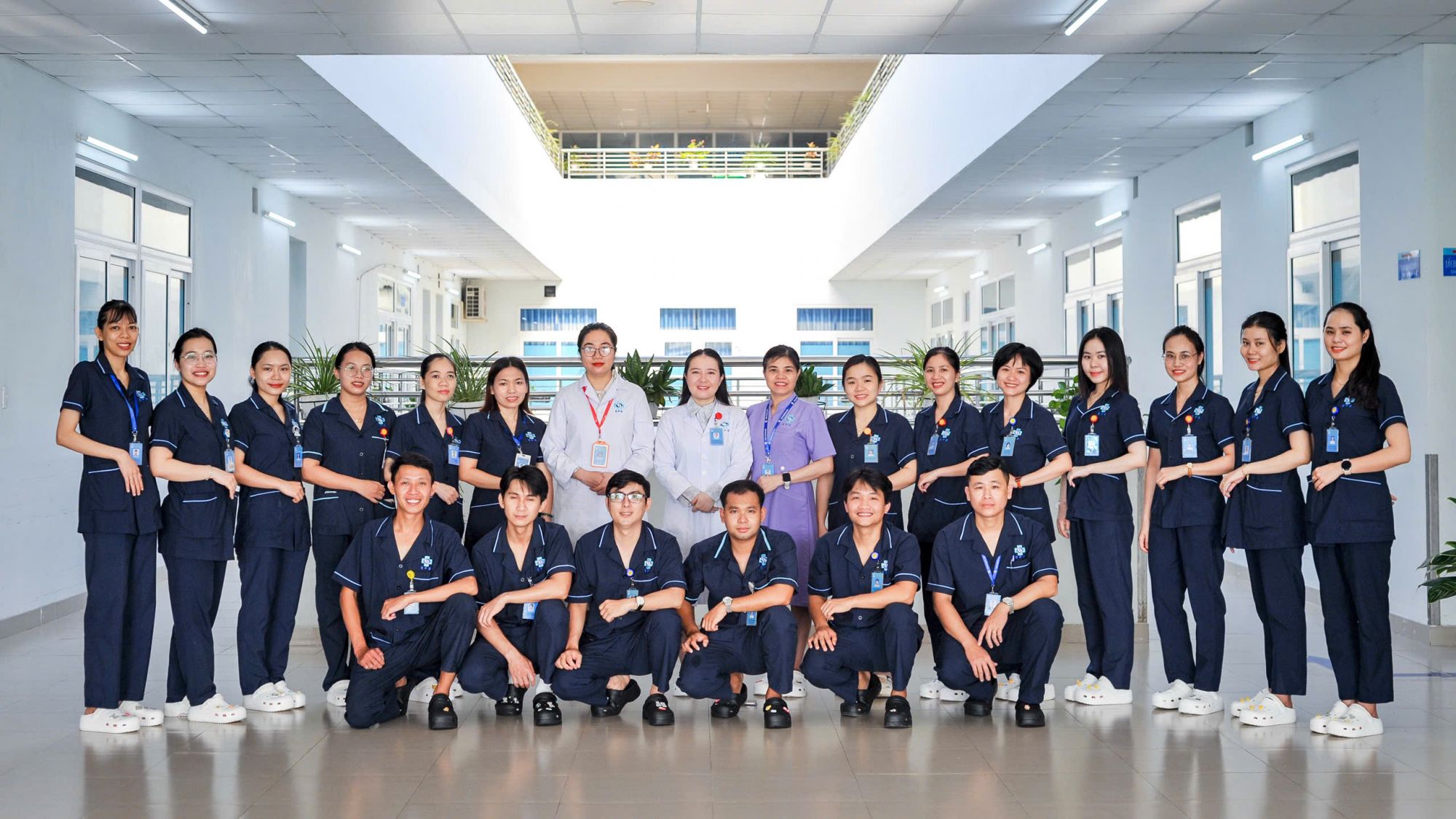 Khoa Xét nghiệm (Sinh hóa, Vi sinh, Huyết học và Truyền máu).